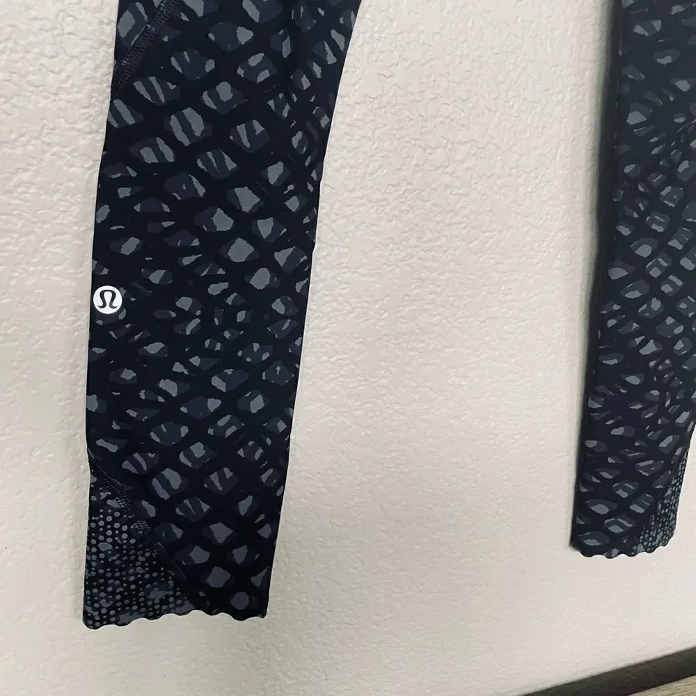 Lululemon Cropped Black Print Scalloped Leggings 4